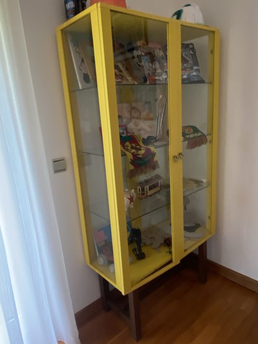 Vitrine/Estante em vidro Stockholm Ikea Amarela