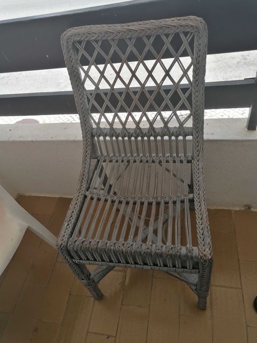 Cadeira em vime bom estado