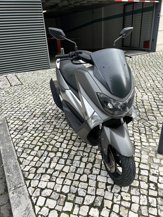 Yamaha NMax 125 Cinzenta