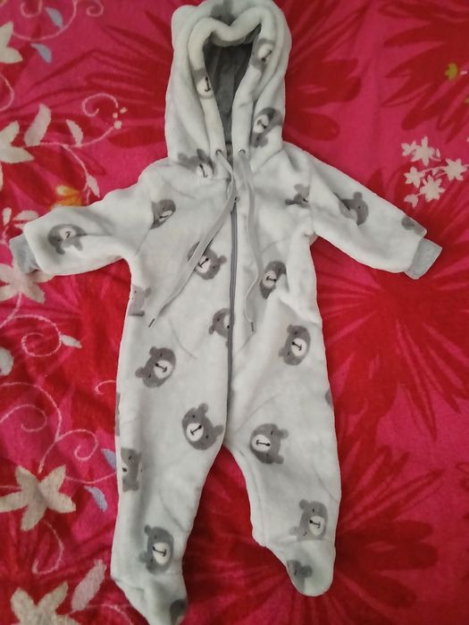 Флісовий комбінезон та утеплені костюмчики, шапочки 3-6 місяців ,лакта