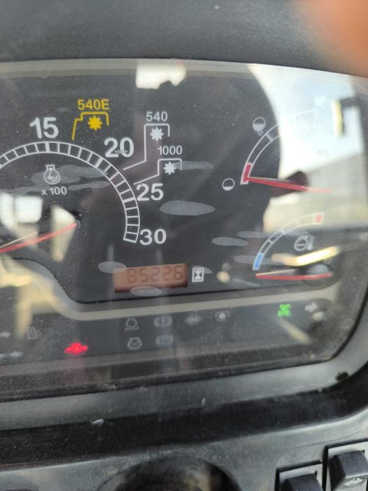 Trator de rodas Case IH JX 95 + Triturador Rousseau Velthéa