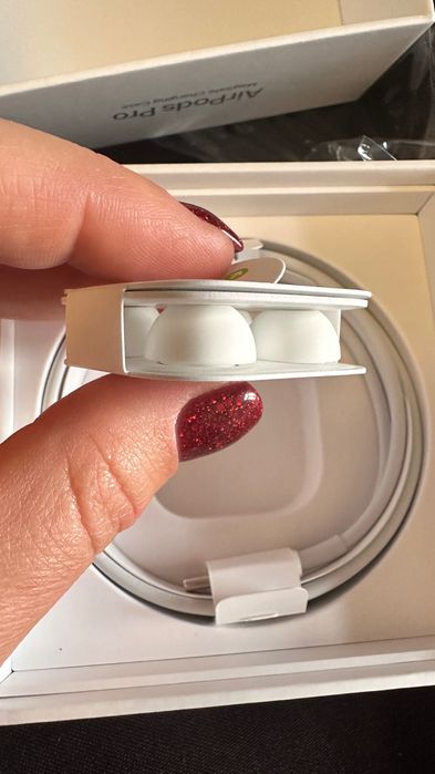 Навушники Apple AirPods Pro за символічну ціну