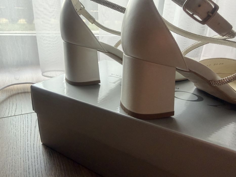 Buty ślubne Kotyl 677