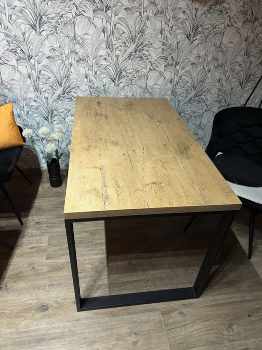 Stół do salonu (bardzo dobry stan)