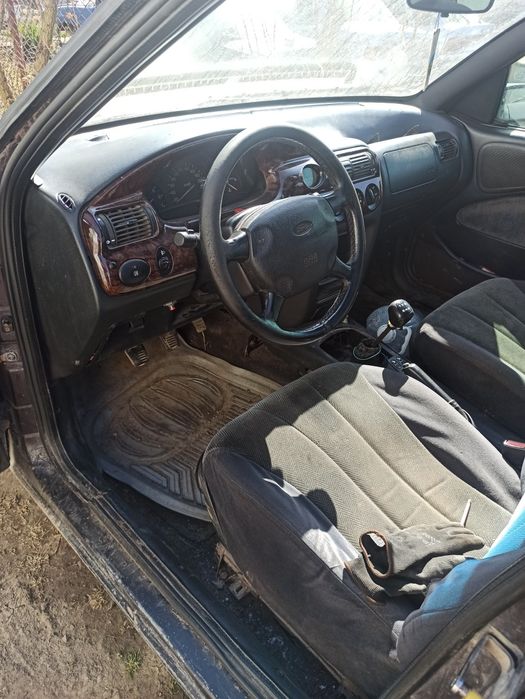 Бампер Ford escort 95-00р. По запчастинах
