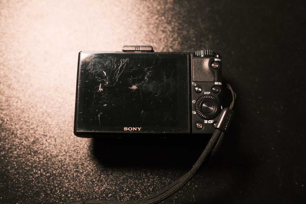 Sony RX100 II (uszkodzona obudowa)