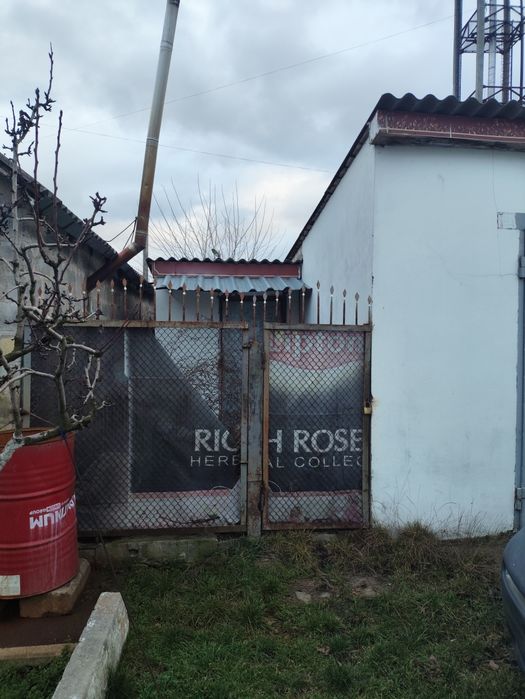 Продам гараж  в центрі хорошй під'їзд зручне місце