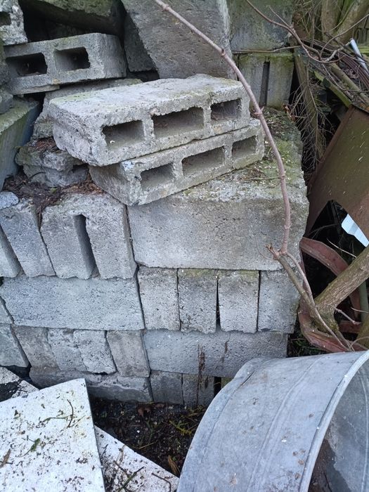Pustaki bloczki betonowe