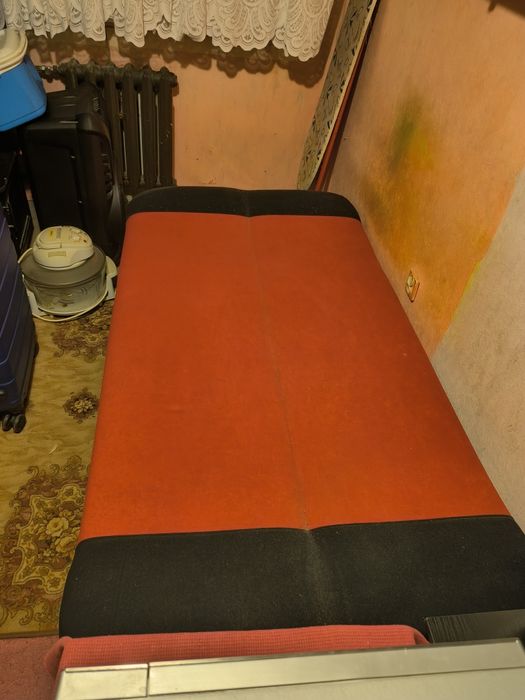 Meblościanka z szafą witryną+wersalka