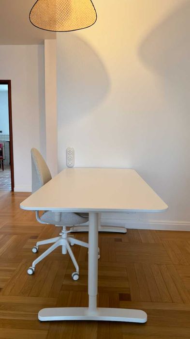 Biurko IKEA BEKANT 160x80 + Fotel HATTEFJÄLL | Saska Kępa