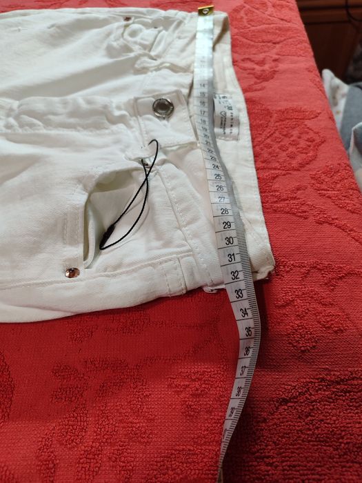 Spodnie rurki z przetarciami