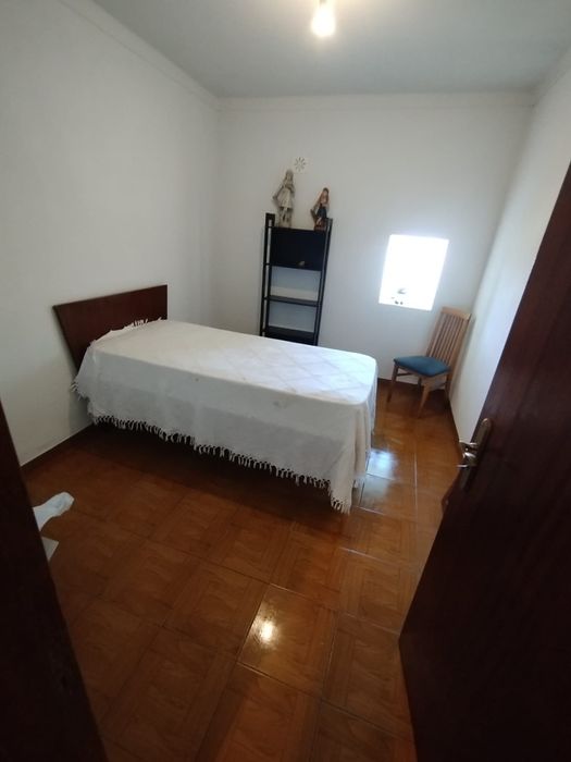 arrenda se  ou vende  t3 com terreno