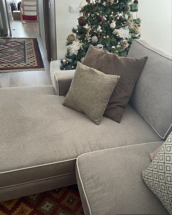 Sofá com chaise - longue e Puff
