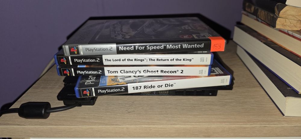 Playstation 2 Slim.