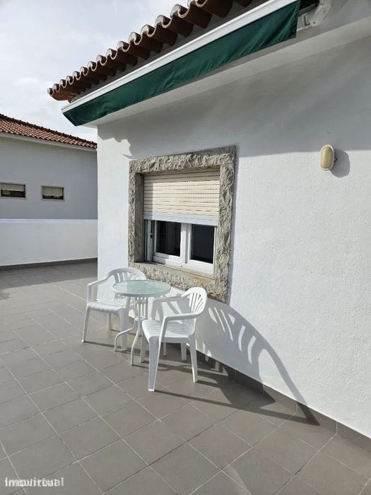 2 Bedroom Furnished 1st Floor Detached House near Oeiras Train Station