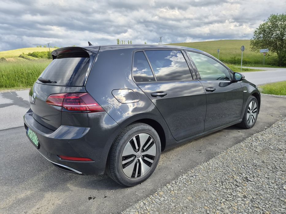 Volkswagen E-golf 136km