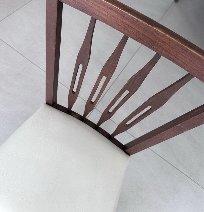 Cadeira de Sala em Madeira Maciça – Estilo Vintage