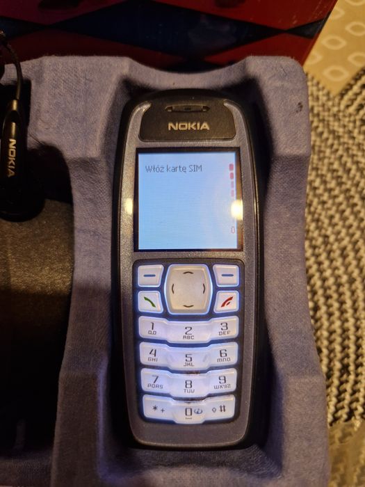 Nokia 3100 oryginał komplet (ładowarka, sluchawki)