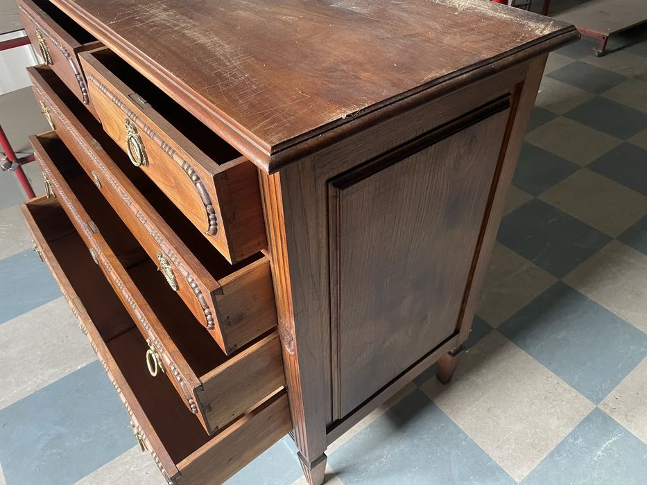 Comoda vintage em madeira maciça