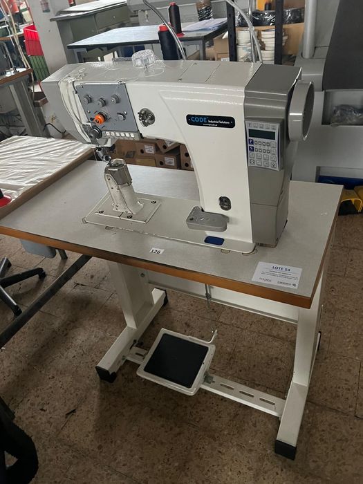 Máquina de costura de coluna