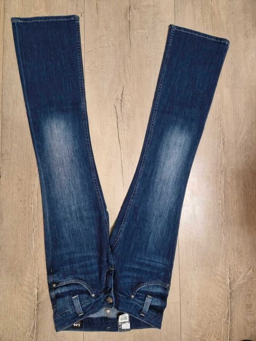 Nowe damskie spodnie jeansowe LEE Leola dzwony roz. W27 L33