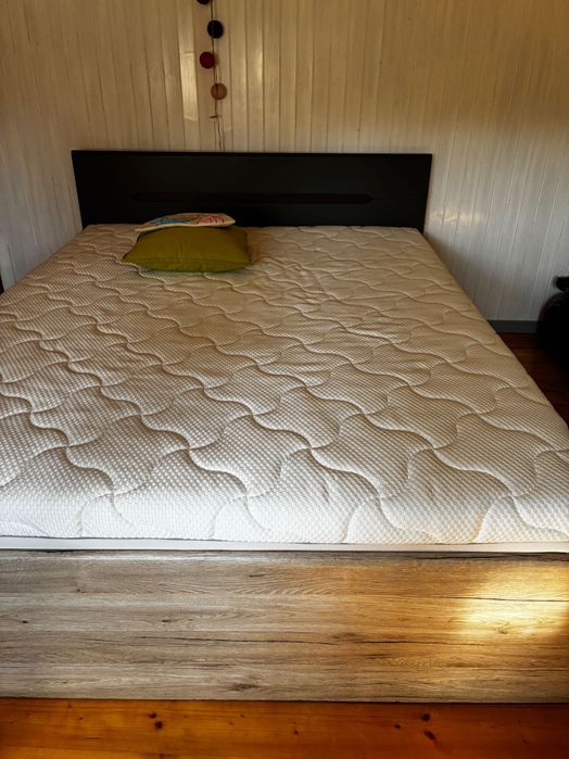 Łóżko BRW mało używane, cena bez materaca.