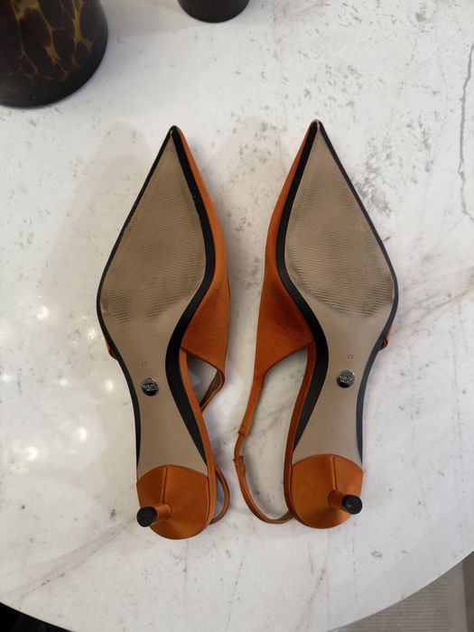 Помаранчеві туфлі Zara 37