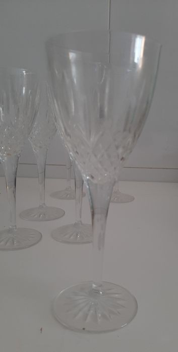 Copos de vinho com pé