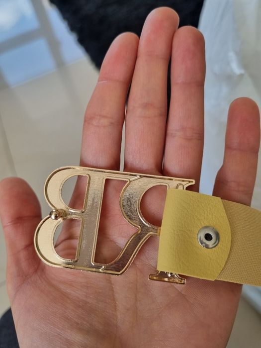 Pasek RB beżowy z metalowa klamrą