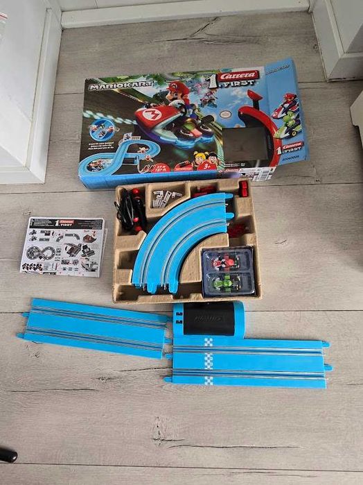 Carrera Tor Samochodowy Mario Kart 2,4m wiek 3+ Na Baterie