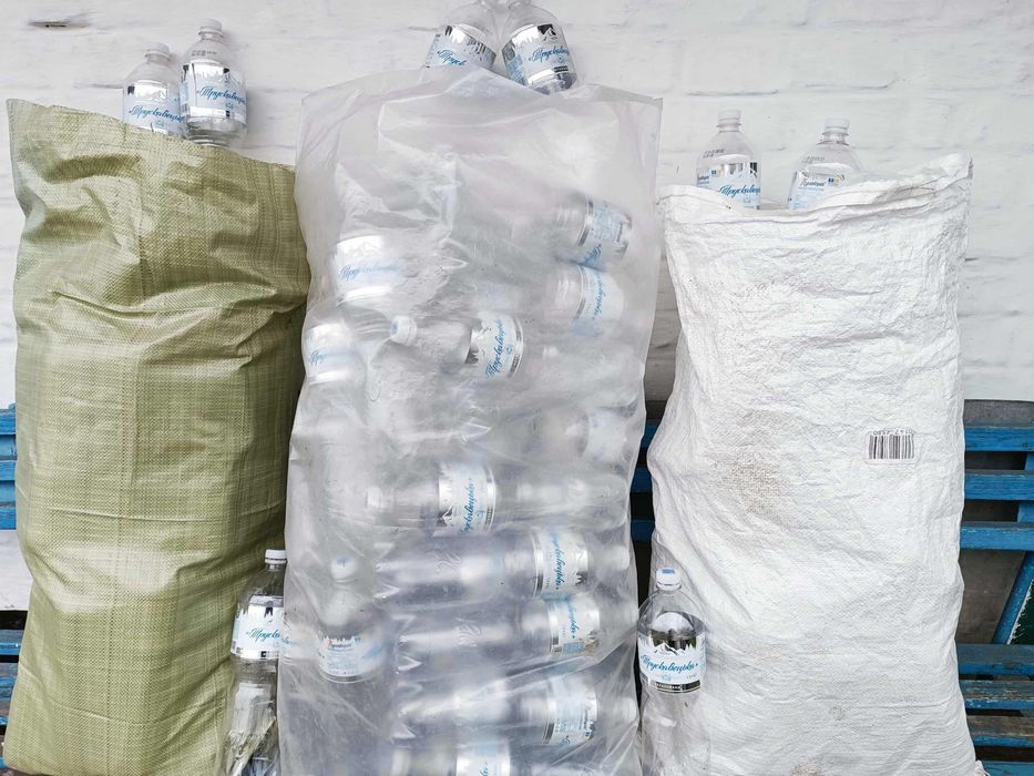 Віддам безкоштовно пляшки з під води ,,Трускавецька'', 1.5 л