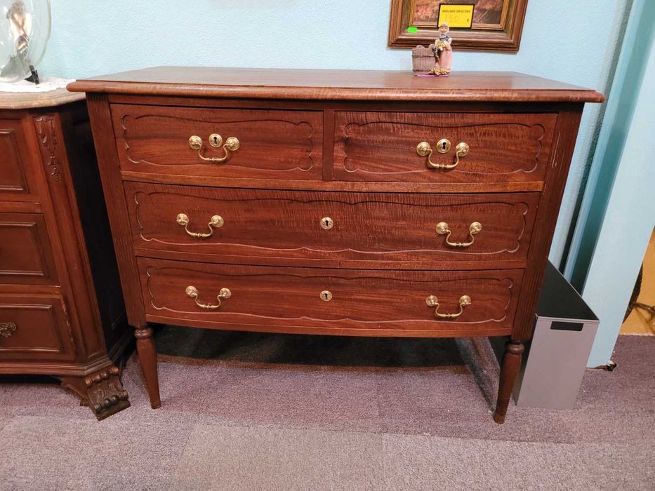 Cómoda em madeira - Muito bom estado geral