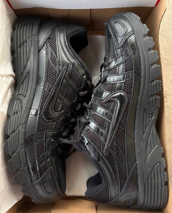 Кросівки Nike.