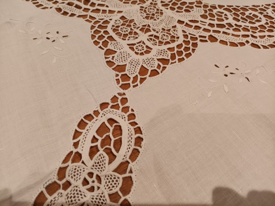 Toalha de linho bordada linda