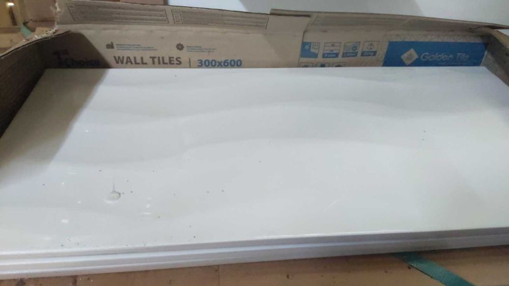 Белая  глянец 300×600 и 250/400 Сорт 2