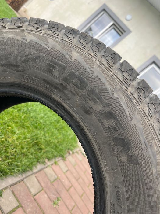 Продам два скати 225/70/15с 110/112r