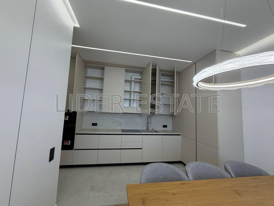 Продаж 2-кімнатної квартири в ЖК Uzh Towers | Слов'янська набережна, Ужгород