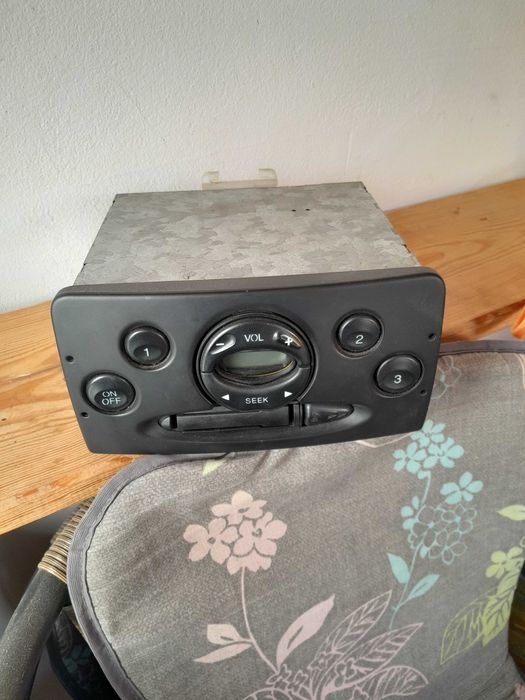 Radiomagnetofon do samochodu.