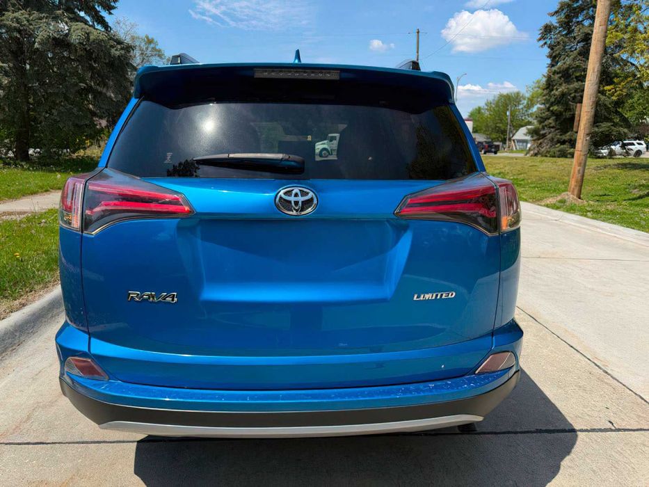 Toyota RAV4 Limited      2018
