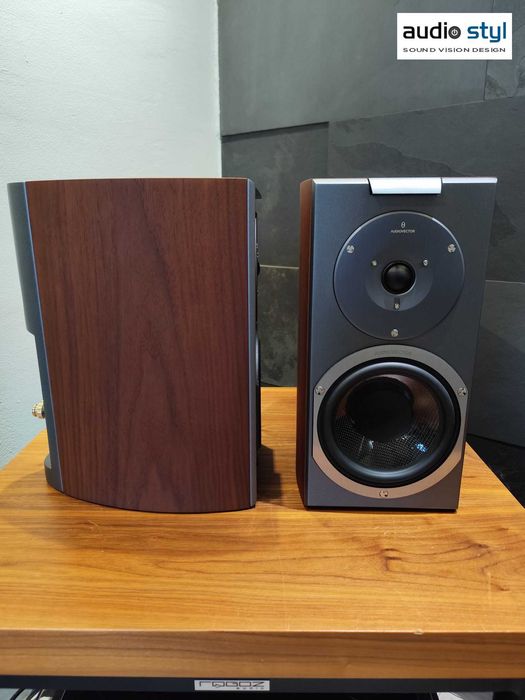 Audiovector R1 Signature orzech używane