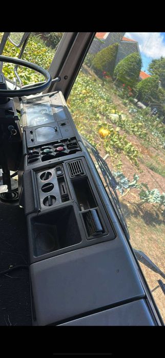 Camião volvo porta máquinas com rampas idraulicas