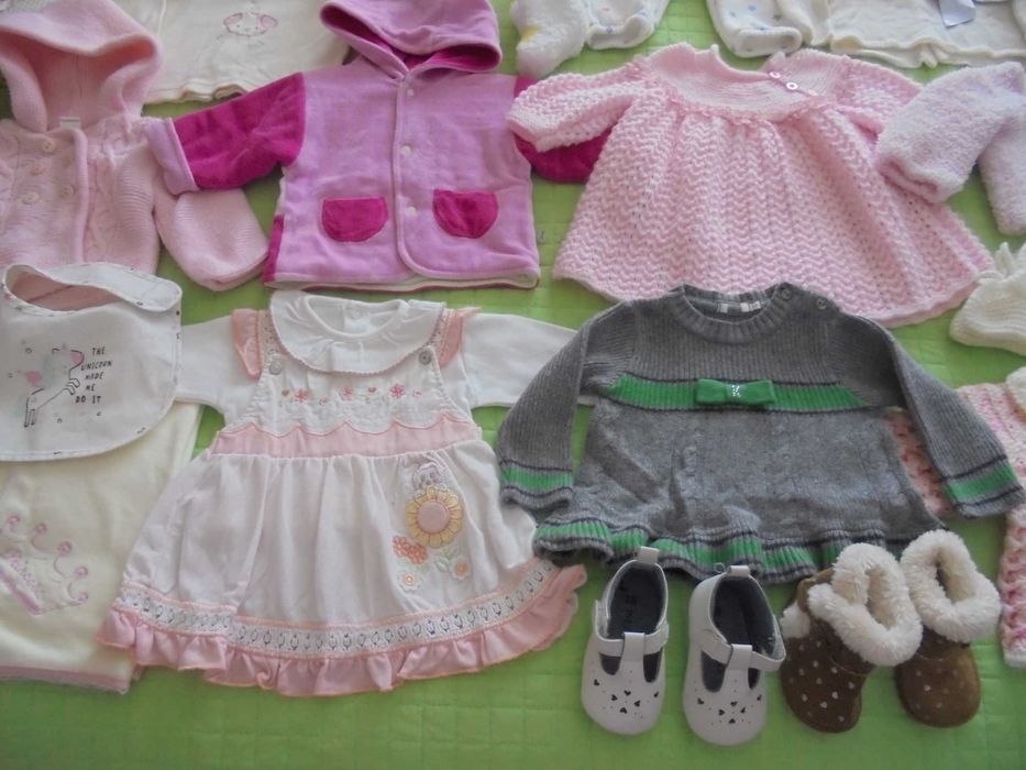 lote de roupa de menina bebé a caixa de musica