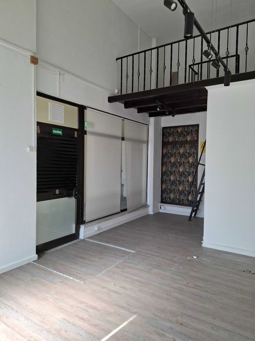 Loja para ARRENDAMENTO no Lumiar, excelente localização e visibilidade