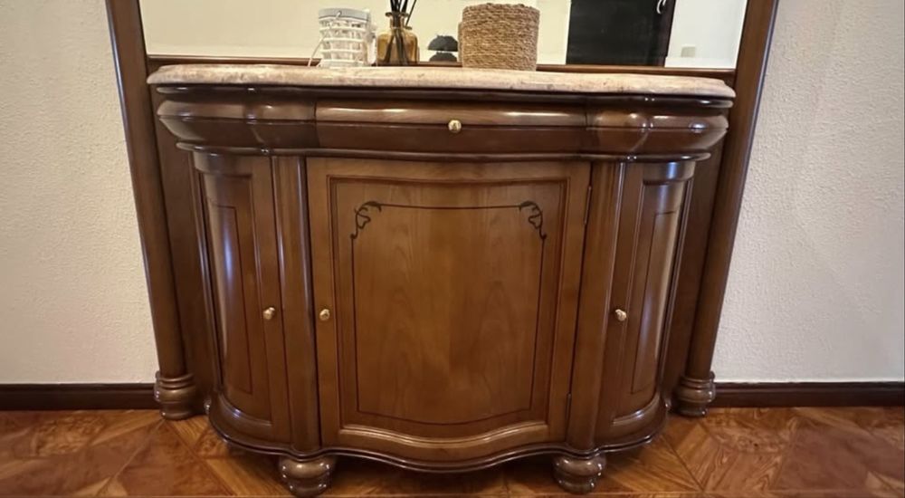 Sapateira de madeira