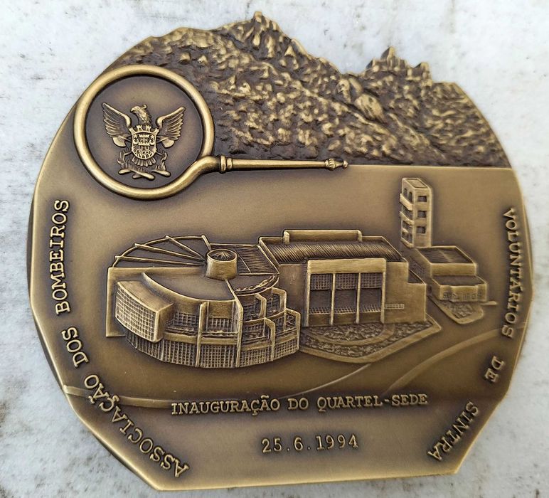 Medalhas alusivas aos Bombeiros Voluntários de Sintra.