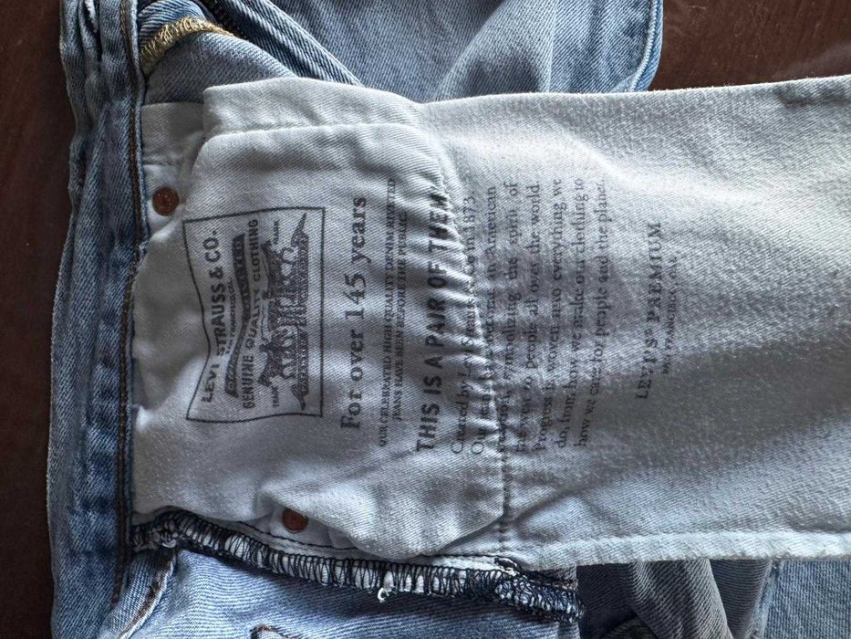 Calças Levis usadas