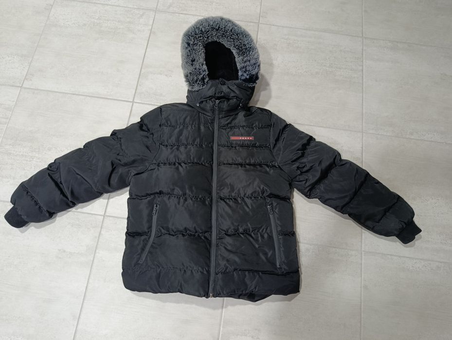 Продам зимову куртку PRADA