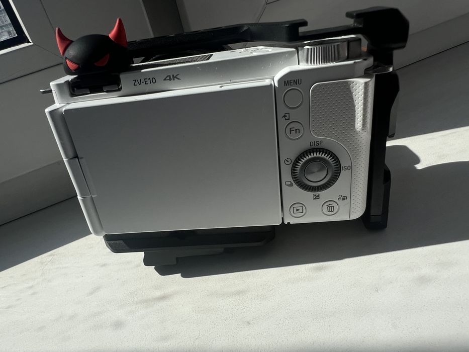 Бездзеркальний фотоапарат Sony ZV-E10 Body