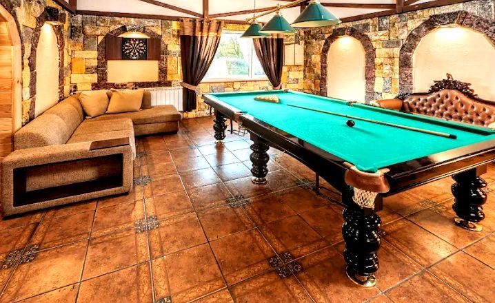 #382 Будинок з теплим басейном на вулиці