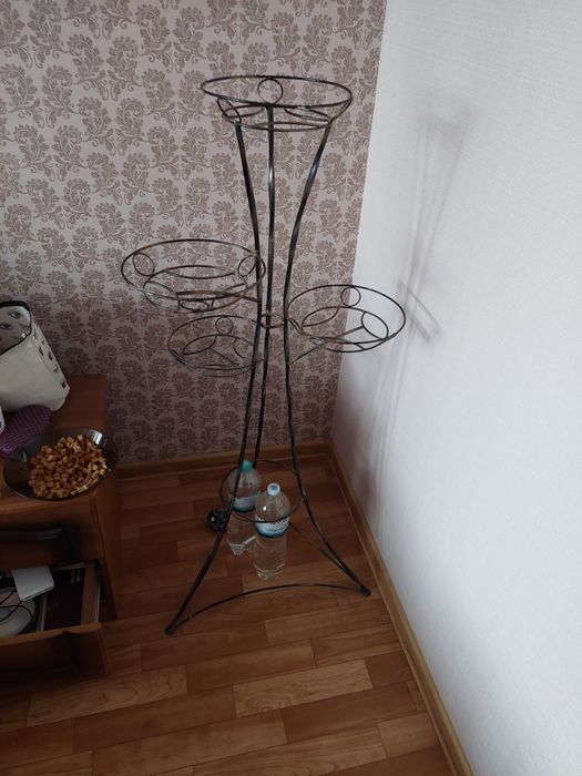 Подставки для цветов в отличном состоянии